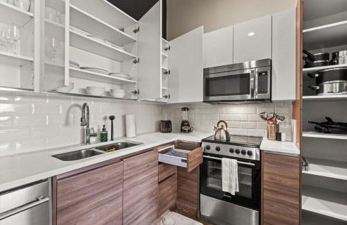 Heart of Downtown Dallas 2BR 2BA Getaway - Photo 3