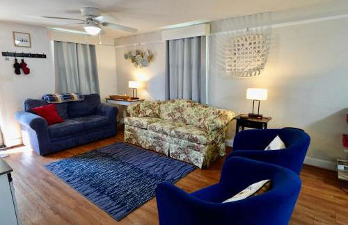 White Picket Fence - EV Charger! - Foto 12