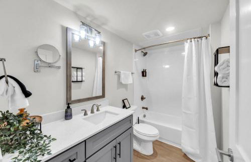 RG 1-2 DT Dallas l FIFA WORLD CUP READY l 5 Min from Love Field - Foto 12