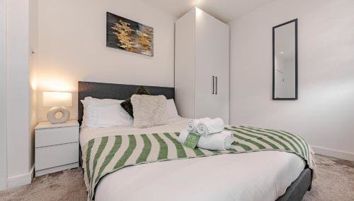 New Modern 2-Bed Apartment in Central Southend, Sleeps 5, Contractor Friendly - Foto 4, wardrobe