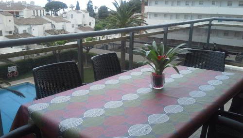 50 m de la plage! Proche du centre ville! Piscine! Vue sur mer et montagnes! Wifi! 2 vélos à disposition! - Photo 3