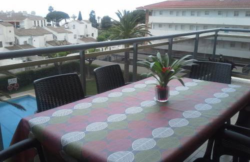 50 m de la plage! Proche du centre ville! Piscine! Vue sur mer et montagnes! Wifi! 2 vélos à disposition! - Photo 3