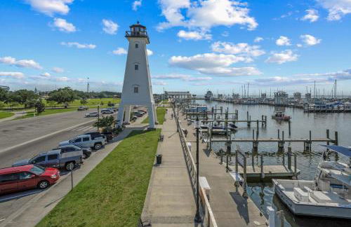 NEW King with Loft Beach Near Gulf - Foto 32