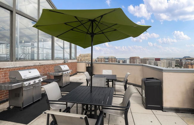 Modern & Charming Apt With Rooftop - Foto 30