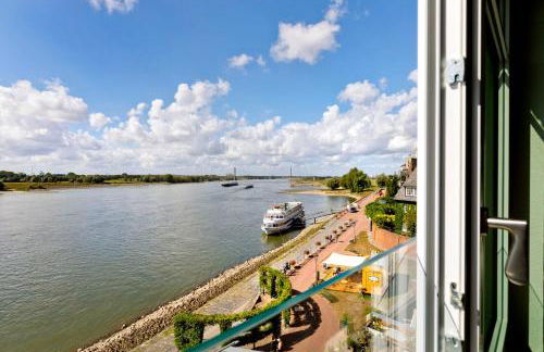 Fährmann im Häuschen am Rhein - Foto 1