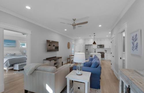 Golf Cart, 3 King Beds, Covered Rooftop Area, Half Mile to Beach! - Foto 12