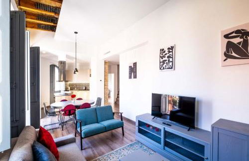 Spacious Penthouse with Massive Terrace - Photo 3