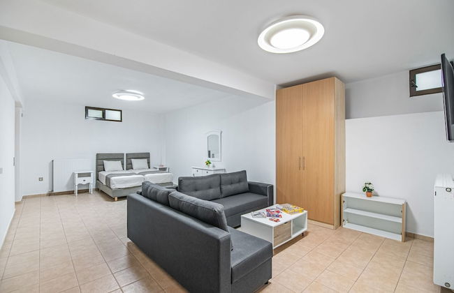 Inviting Villa in Anavissos With Communal Pool - Foto 19