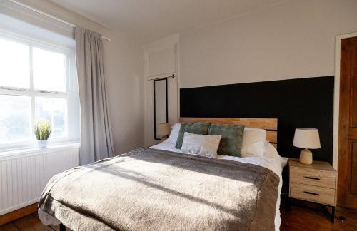 WEST VIEW COTTAGE - Charming Wensley Cottage in the Heart of Peaks - Photo 11