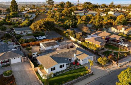 Coastal Retreat with Hot Tub Ocean Views Backyard Fun Newport Oasis by AvantStay - Foto 6