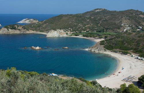 Overlooking Cheromilos - Foto 6