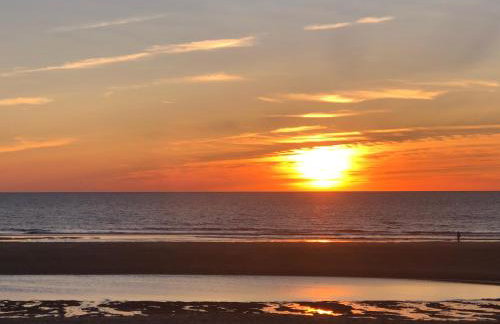 LE SUN TRAP -T2 calme au RDC à 2 pas de la plage avec vue sur jardin - Quiet and well located apartment - Photo 9