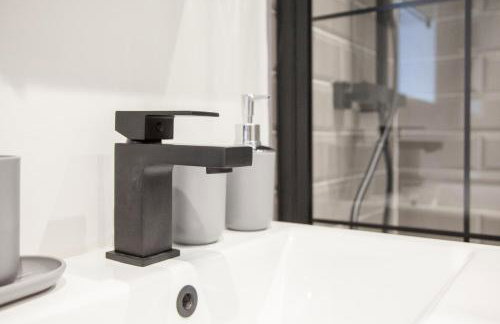 New! Stylish & Modern Home With Free Parking! Book Now! - Foto 3