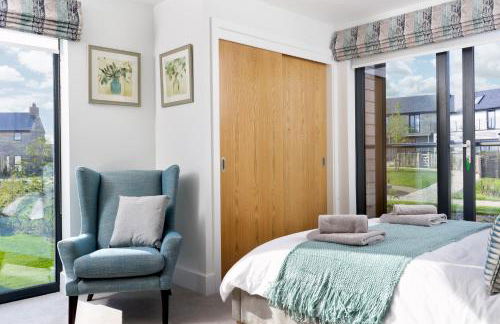 Lakeside property with spa access on a nature reserve Kirrin Barn BV26 - Photo 10