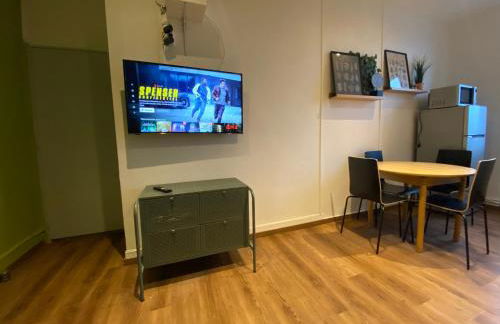 012 CHIC & COSY F2 34m2 HYPERCENTRE WIFI SMART TV NETFLIX - Foto 9