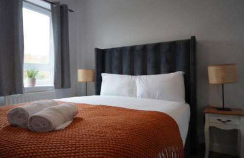 2 Bedroom House Near City Centre with Parking - Foto 14