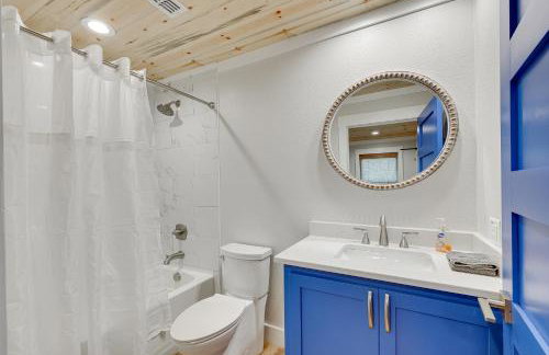 Riverfront Caddo Shack Home with Views and Fire Pit - Foto 18