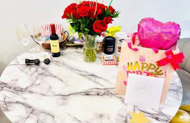 Hollywood Penthouse with Balcony & Pool View - Photo 26