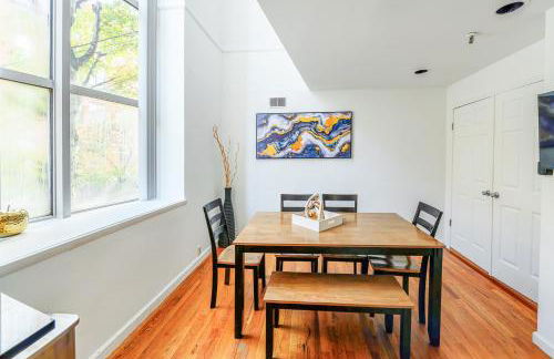 Modern 3BR Townhouse with Private Rooftop & Parking Minutes to NYC - Foto 6