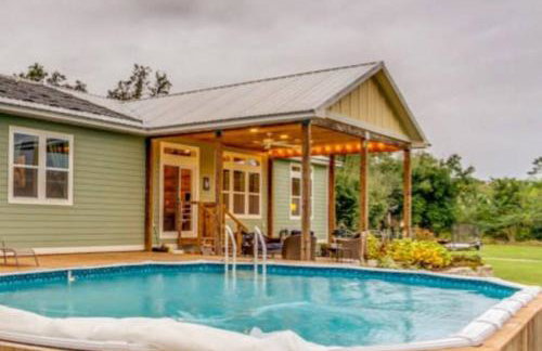 Tropical getaway Pool and tiki bar - Photo 45