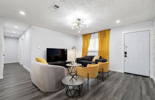 Upscale 3BR 2B Cozy Home with Pool & Grill - Foto 6