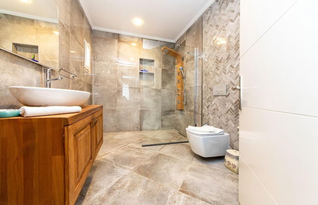 Sea View Huge Private Villa With Terrace in Bodrum - Photo 23