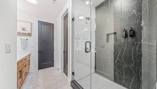 Modern 4BR Uptown Oasis! - Foto 4