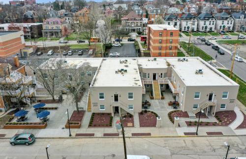 Modern King Bed Suite with Free Parking - Foto 28