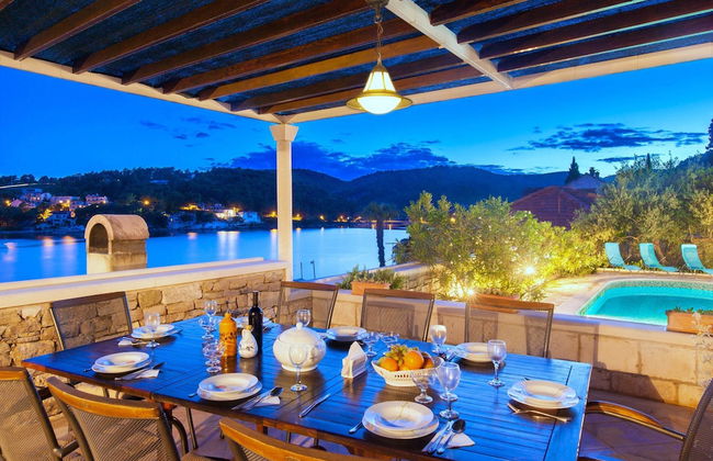 Villa in Selca With Pool Near Adriatic Sea - Photo 1