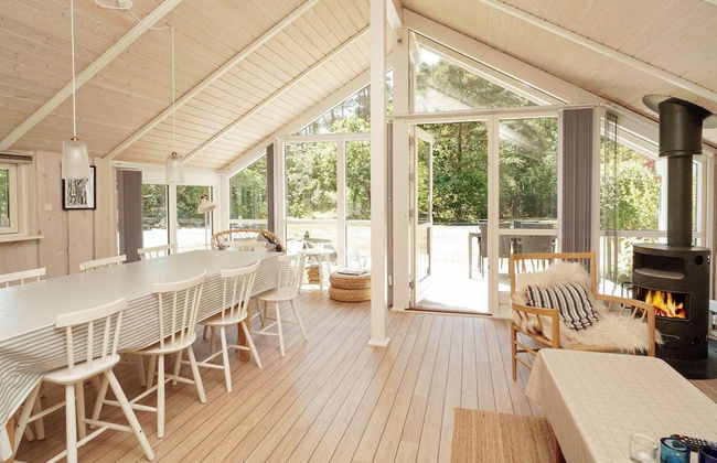 8 Person Holiday Home in Hojby - Foto 21