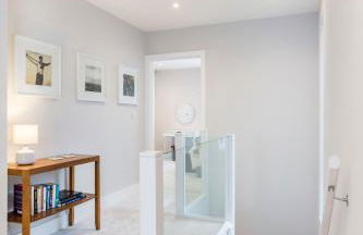 Stylish new Home With Parking - King Beds Garden - Foto 40