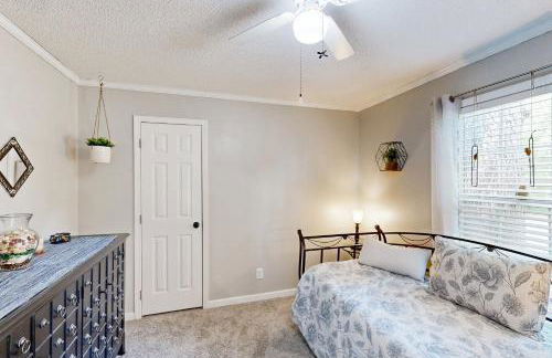 Renovated Retreat with Private Pool and Hot Tub - Photo 20