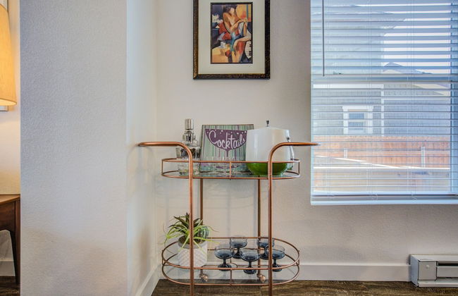 1brlovely Stylish Downtownclose To Everything - Photo 6