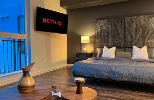 Modern Cosmopolitan APT Mid Hollywood with Free Parking 10mins to Universal Studios - Photo 5