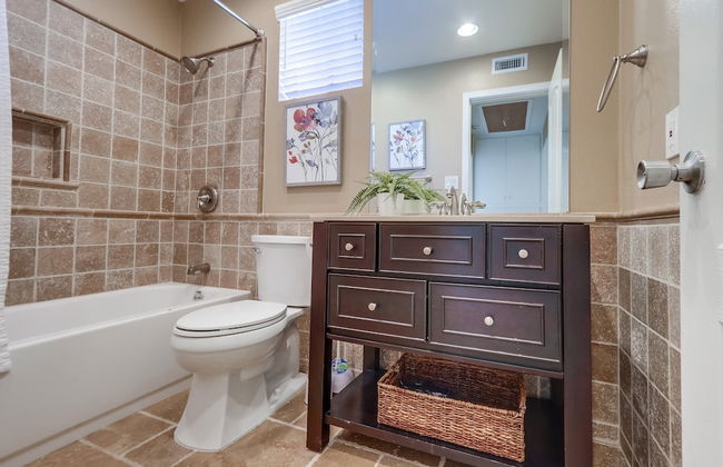 Beautiful Backyard Oasis 5 bedroom 3 Bathroom Home - Foto 27