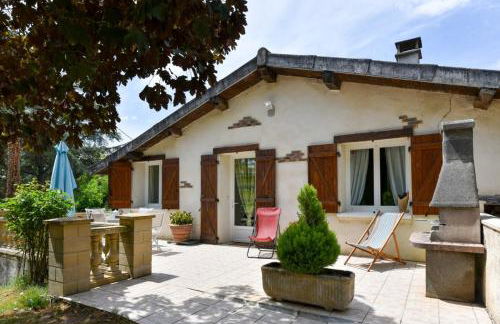 Maison plain pied mitoyenne avec piscine partagée et terrain arboré - Foto 1