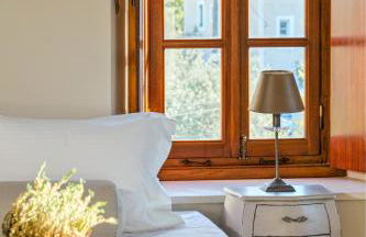 Mare Monte Luxury Suites - Photo 12