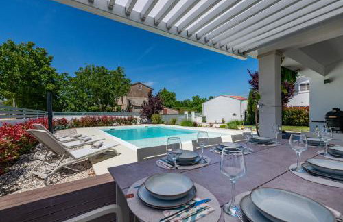 Villa Fiora, a beautiful and modern villa with a pool - Foto 31