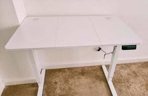 Countryside 2 Bed Bungalow with Stunning Views Free WiFi and Parking Ideal for Business and Leisure - Photo 4