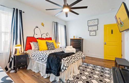 4BR Themed Stay Suite Near NC State Downtown Sleeps 10 - Foto 18