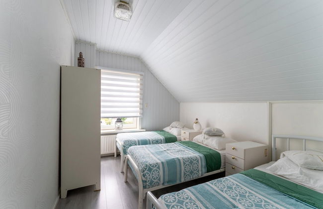 Vlissingen Home Near the Beach - Photo 3