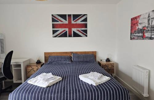 Luxury 1-Bed Apartment with balcony & Free parking - Photo 8