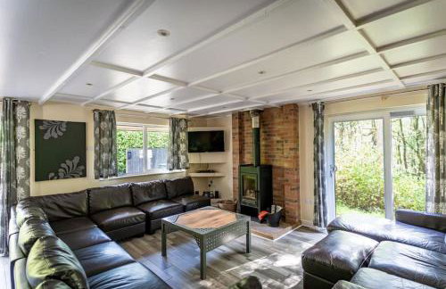 Norbury, woodland lodge with hot tub for 12 - Foto 44