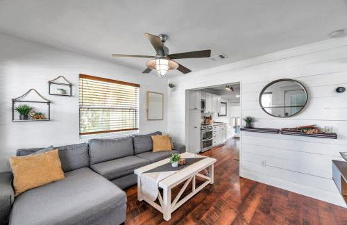 Close to downtown& beach- pool, porch, fenced yard - Foto 28