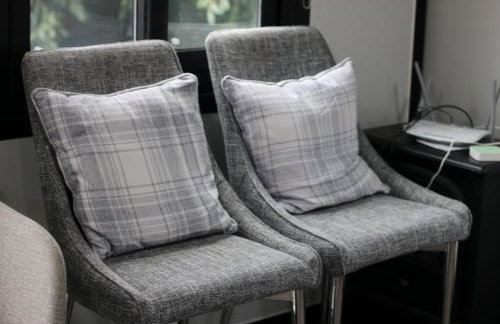 Sunset Retreat Cabin, Private Hot Tub with Mini Cinema Projector & Garden views - Foto 65