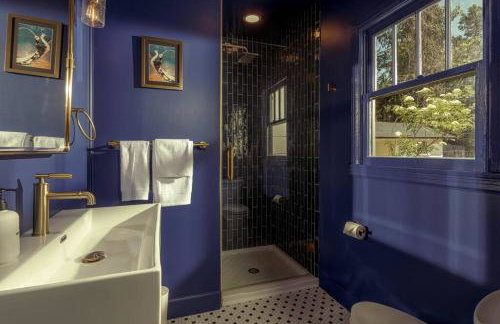 The Peacock - Artsy East Hill Getaway - Foto 22