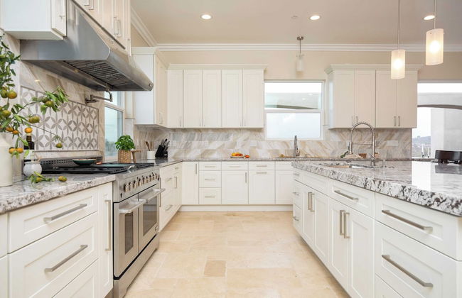 Malbec by Avantstay Incredible Estate w/ Panoramic Views & Bocce Ball Court! - Photo 14