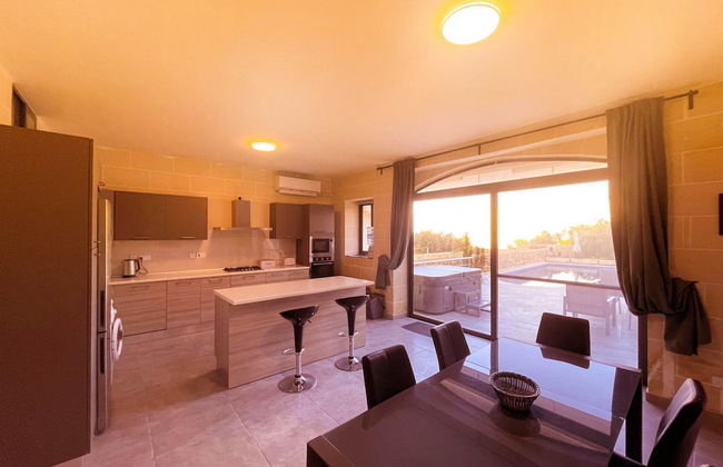 3 Bedroom Apartment With Private Pool and hot tub - Foto 8