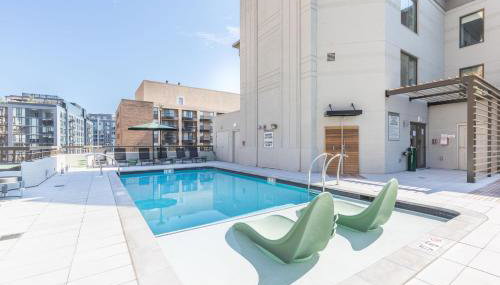 Elegant 2BR Apartment Minutes From DC - Foto 3, sunbed