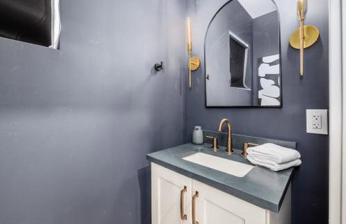 Rooftop Patio, Hot Tub and Games City Escape - Foto 56